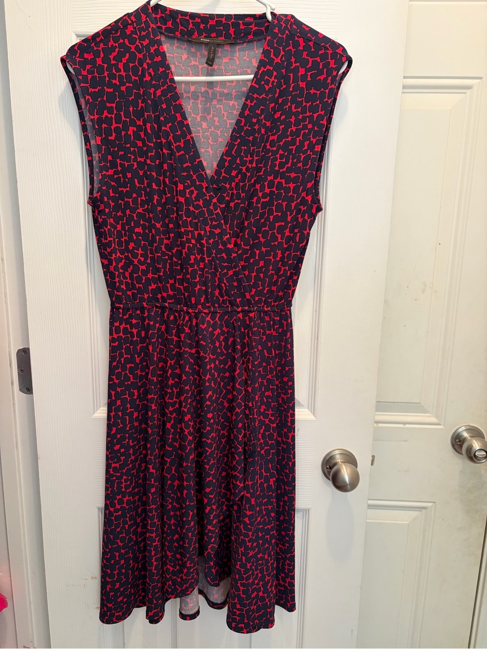 BCBGMaxAzria Navy and Red Sleeveless V-Neck Patterned Dress